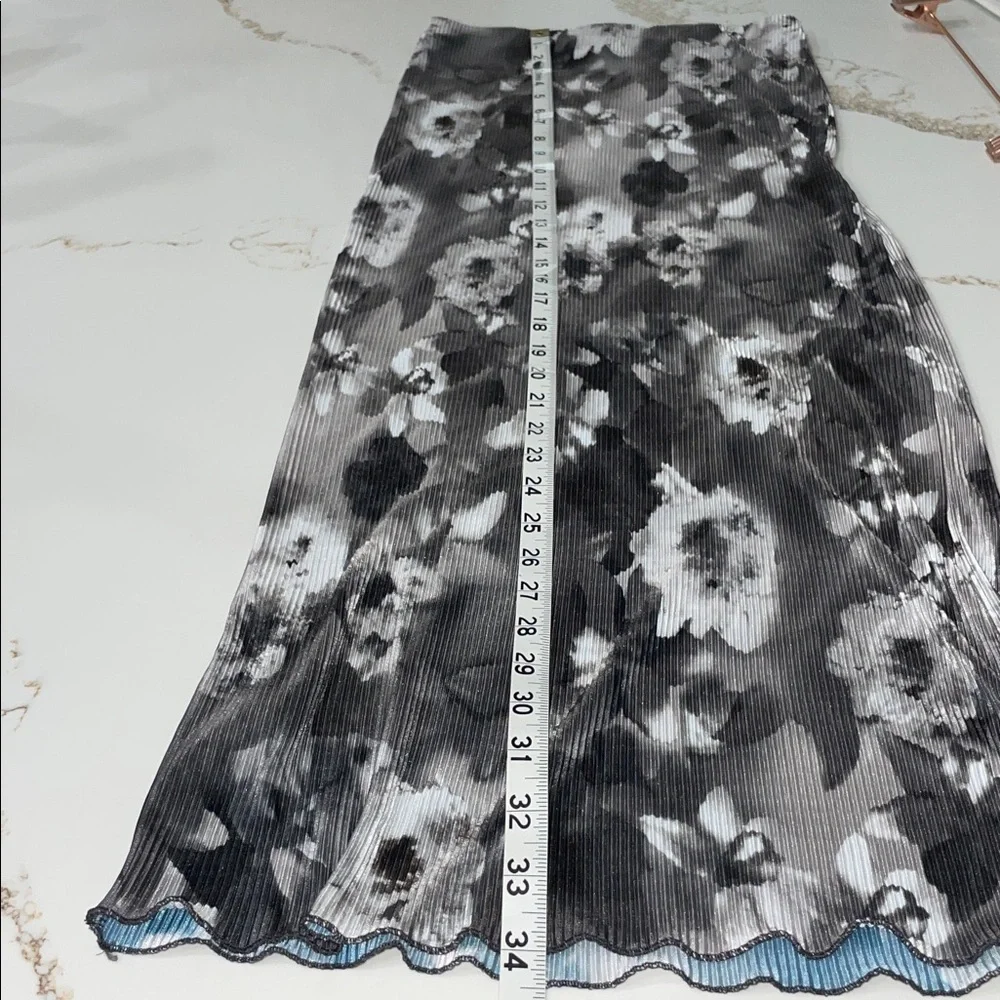 Topshop Gray & White Floral Crinkle Pleated Maxi Skirt | 4